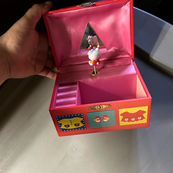 Hello Kitty Red Storage Box - Picture 2 of 2